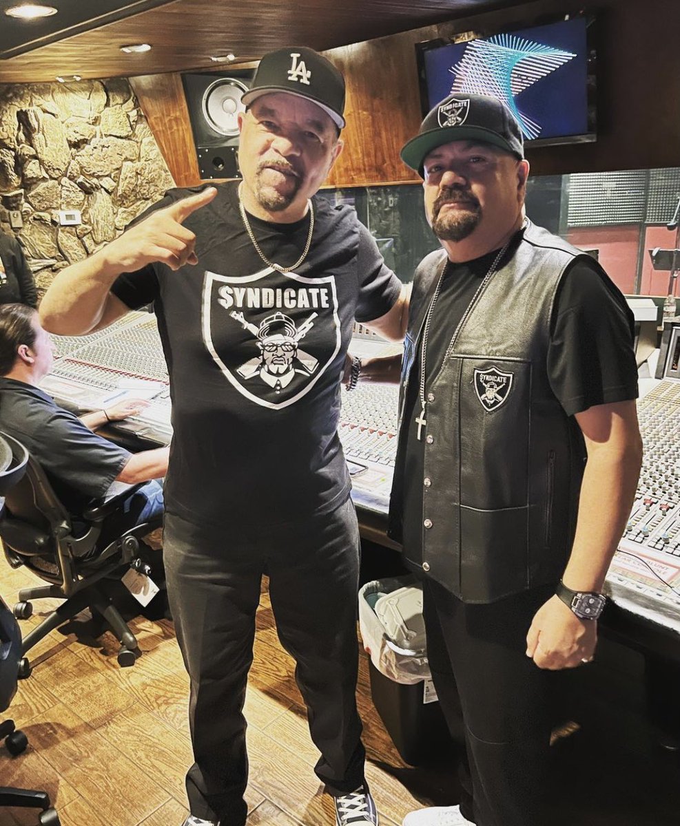FINALLEVEL's tweet image. I’m in LA… Finishing up the @FedieDeMarco Album with @RINGLEADERDJACE This shit is HARD as F.. Heavy WestCost HipHop… Stay tuned. 💥💥💥