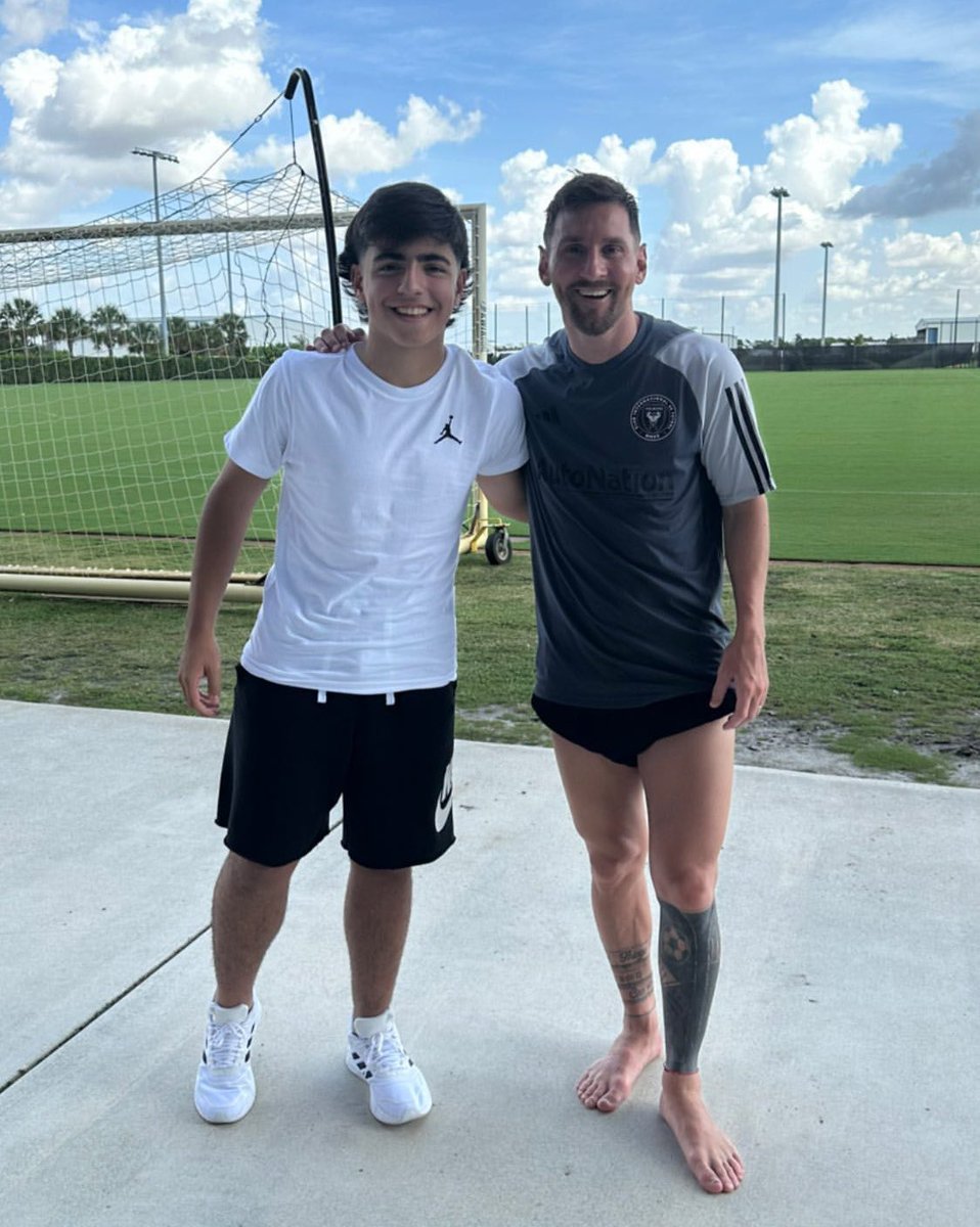 sudanalytics_'s tweet photo. Benja Agüero y Lionel Messi. 🫶🇦🇷 https://t.co/Q9pBThTxVN