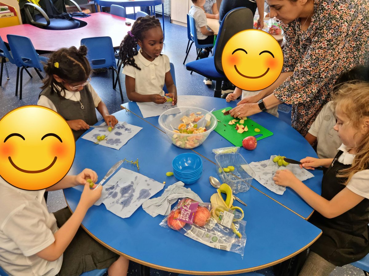 MrsCheungBF's tweet photo. In DT, Lemon designed, prepared and evaluated their fruit salad 🍇🍊🍎🍌 Thank you to @MrsWMohranBFS for the new food technology equipment. 

@HeadBeechfield @BFS_Watford https://t.co/xYNU90BQGI
