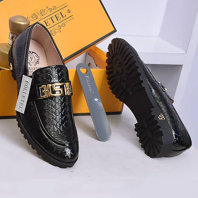 mooyeeeeeee's tweet photo. First slide. New arrival🔥🔥🔥
*#Folletel*
*#BigSole*
*#FullyBoxed*
Black = 40-45
*16500
Second slide. New INN💥💥
Versace branded cooperate shoe available in coffee size 42-46✅
Fully boxed📦📦
Price #20500 https://t.co/aY5LuIneTR