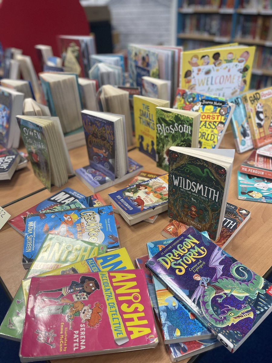 HamertonSally's tweet photo. One of my favourite things to do at school: open up the library at the end of term for staff to choose their summer reading. Over 20 issues today alone. #readerteachers https://t.co/5wskpbIR0W