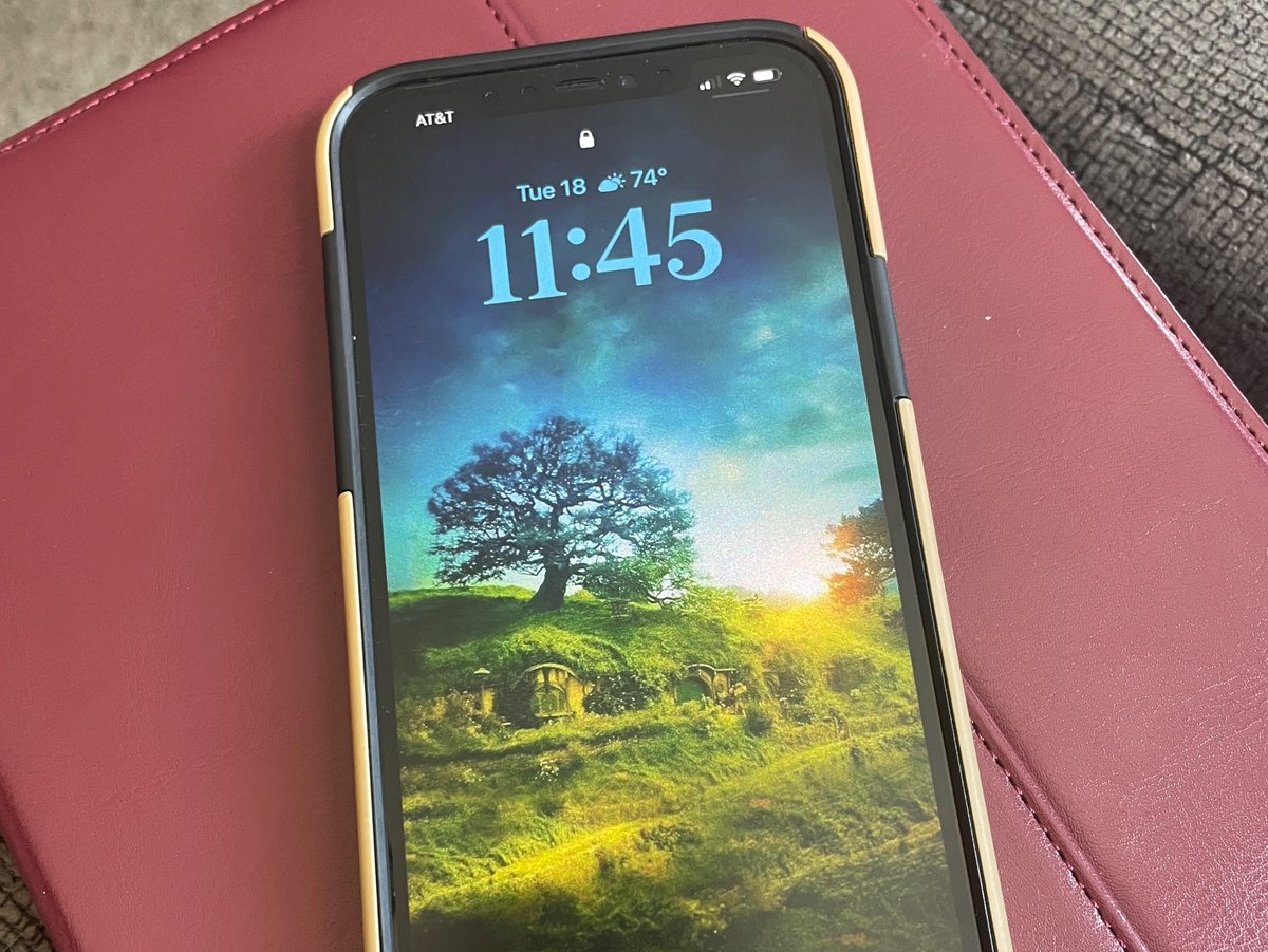 ExperimaxCR's tweet image. Our phone repairs are so good, we'll have your device looking brand new (like magic). Don't worry, we promise not to take over the world. #RepairMagic  #Experimax #fixmyphone