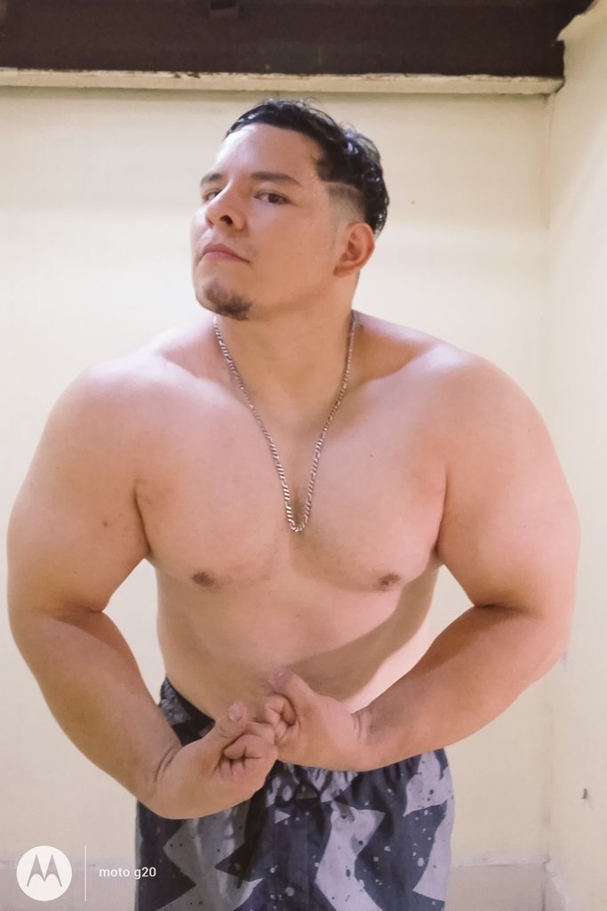 jo_DavZepBra's tweet photo. #musclegrowth #Muscleguy #musclehunk #MusclesMen #MUSCLEMODEL #massive #sohuge #NeverGiveUp #bigger #BeastMode #supersexy #handsome https://t.co/dMJ6nnU53E