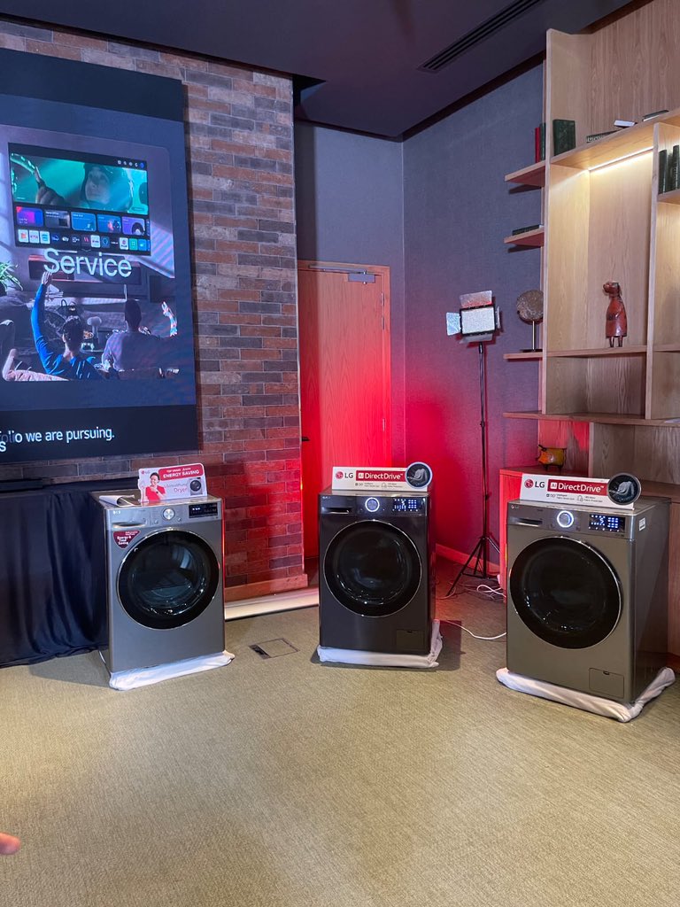 AyceDavid's tweet photo. Have you Heard about the new LG dryer?We all know about the struggles of having damp clothes during the rainy season and this is where the dryer comes in.
#LGUltimateHomeExperience
 #LGDryer #LGDishwashers
#idolyfepanaroma #PAKvsSL #BarbieMovie  #dolar #WINTERxLEEMUJIN #Ukraine https://t.co/7KT7T7xsUg