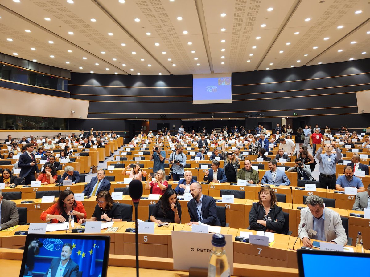 petrogustavo's tweet photo. En el parlamento Europeo. https://t.co/JNGWFPAQjj