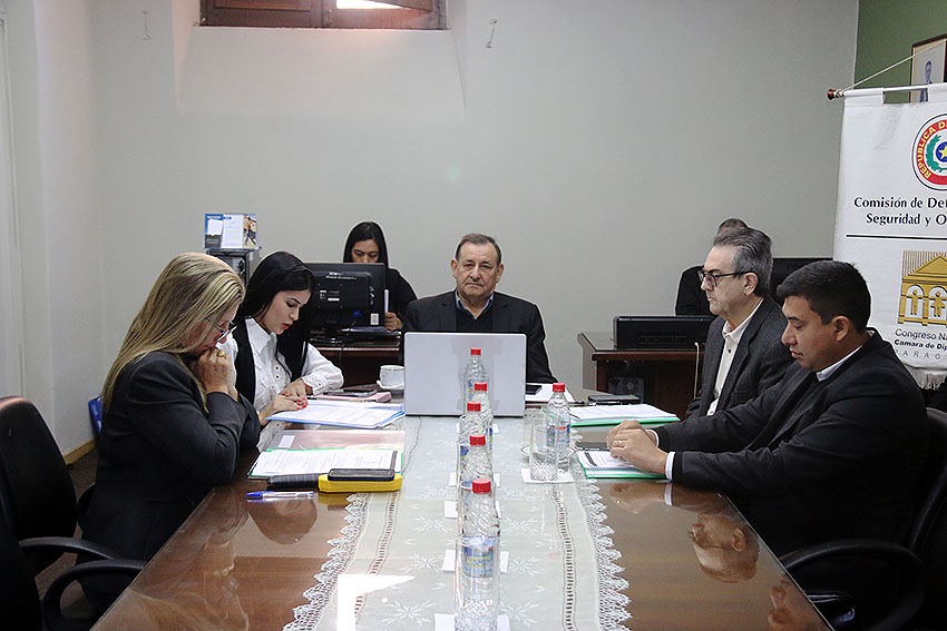 Radiocamarapy's tweet image. La Comisión Defensa Nacional, Seguridad, Inteligencia y Orden Interno de @DiputadosPy , integró hoy su mesa directiva:
➡️ Presidente: Dip. Pedro Ortiz.
➡️ Vicepresidente: Dip. Diego Candia.
➡️ Secretario: Dip. @YAMILESGAIB .