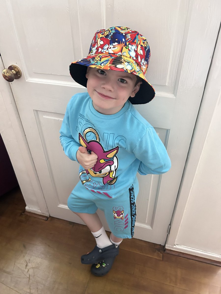 A huge thank you to <a href="/UpperRhymneyPS/">Upper Rhymney</a> <a href="/URPSHeadteacher/">Miss King URPS</a> for taking the whole school to the beach today! Travis had a blast on his first school trip! #barryisland #thebeach #firstschooltrip