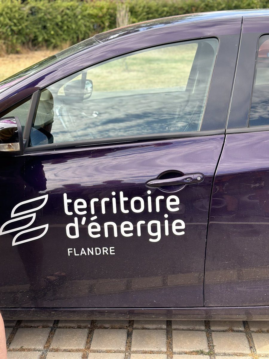 BertrandRingot's tweet photo. Très heureux de participer à #Meteren en ma qualité de 1er Vice-président @LesMairesDuNord à l’inauguration de la 💯 ème borne électrique du @siecf . Félicitations à #MichelDecool et aux #élus du SIECF de leur volontarisme. https://t.co/ptmX5pFbOT
