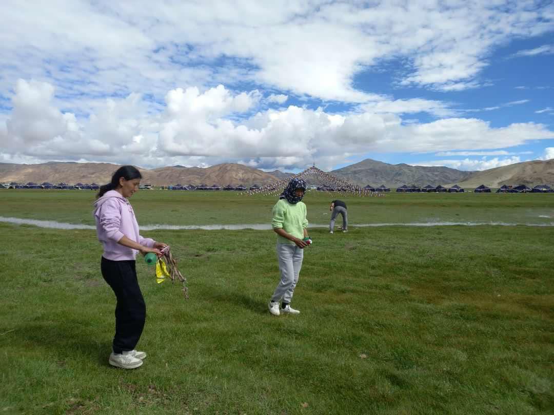 The aftermath of a mega event in the delicate ecosystem of Hanle, #Ladakh ... and yet again, it is down to the Students to take up the #conservation & preservation mantle. #Kudos to the #students of the organisation 'Save Changthang' who volunteered to clean it thereafter. But…