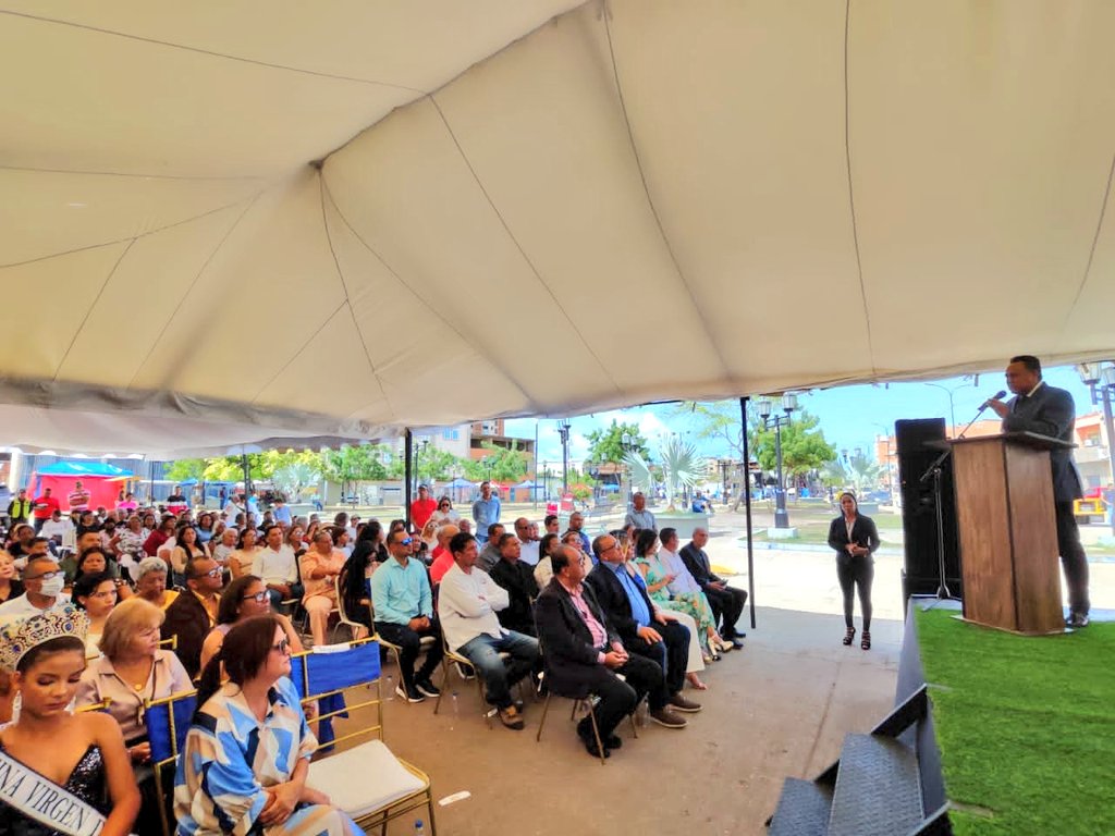 Durante la sesión Solemne en el Mpio. Silva del estado Falcón, el Contralor <a href="/CesarOteroDuno/">César Otero Duno.</a> destacó el excelente discurso del Dr. José Rafael Prince Duno que de manera magistral  hizo un recorrido por la historia de Tucacas y su vinculación con la devoción a la Virgen del Carmen.
