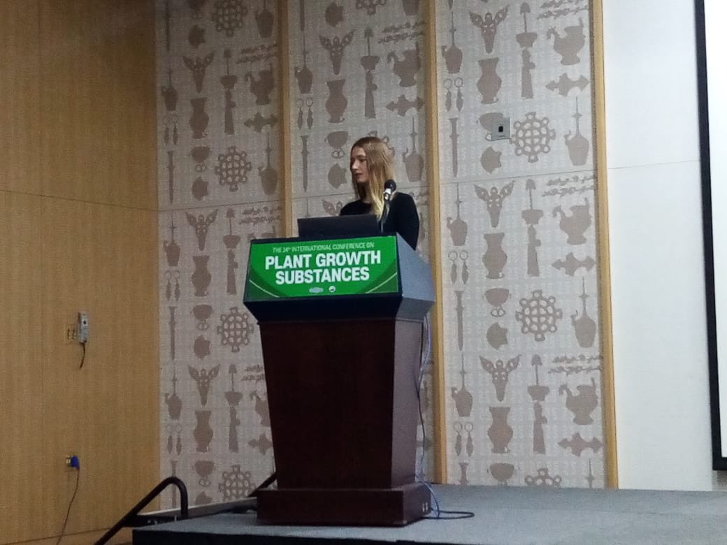 AgroPUCV's tweet photo. 🇰🇷🍒¡Importante participación de la profesora Nathalie Kuhn en Conferencia de Reguladores de Crecimiento de la IPGSA 2023, entre el 4 y 8 de julio, en Corea del Sur. https://t.co/5fZNZXuyRH