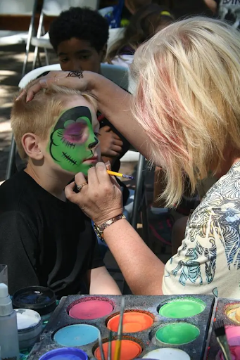 July DO.ers Market is THIS THURSDAY from 3-7PM, along with the Emergency Expo! See vendors like Unique Twist for balloons🎈, or FREE face painting at Wild Style Design Company! 🎨 An evening packed with fun that the whole family will enjoy! For more info: loom.ly/eqWzf-E