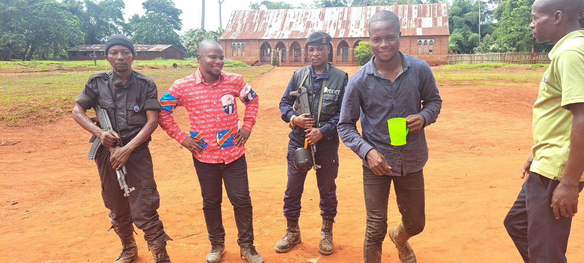 Joseph1Dimandja's tweet photo. Après le dépôt de candidature au sankuru dans le Territoire de #katako-kombe, le coordon près l'SGA zone centre hon #LéonNguwa s'est diriger vers le secteur de #Watambolo Nord et #Ngando en fin de répondre aux desiderata de cette contrée.
@VitalKamerhe1 @BillyKambale1 https://t.co/o47edSVYUP