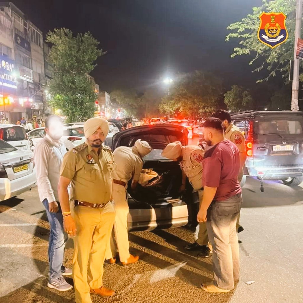 TribuneTimes's tweet photo. @sasnagarpolice are regularly conducting #vehicleschecking during #night in order to ensure the safety of the #citizens.
@BhagwantMann @PunjabPoliceInd
@DGPPunjabPolice
#PPNakabandi https://t.co/7WSiHgeUih