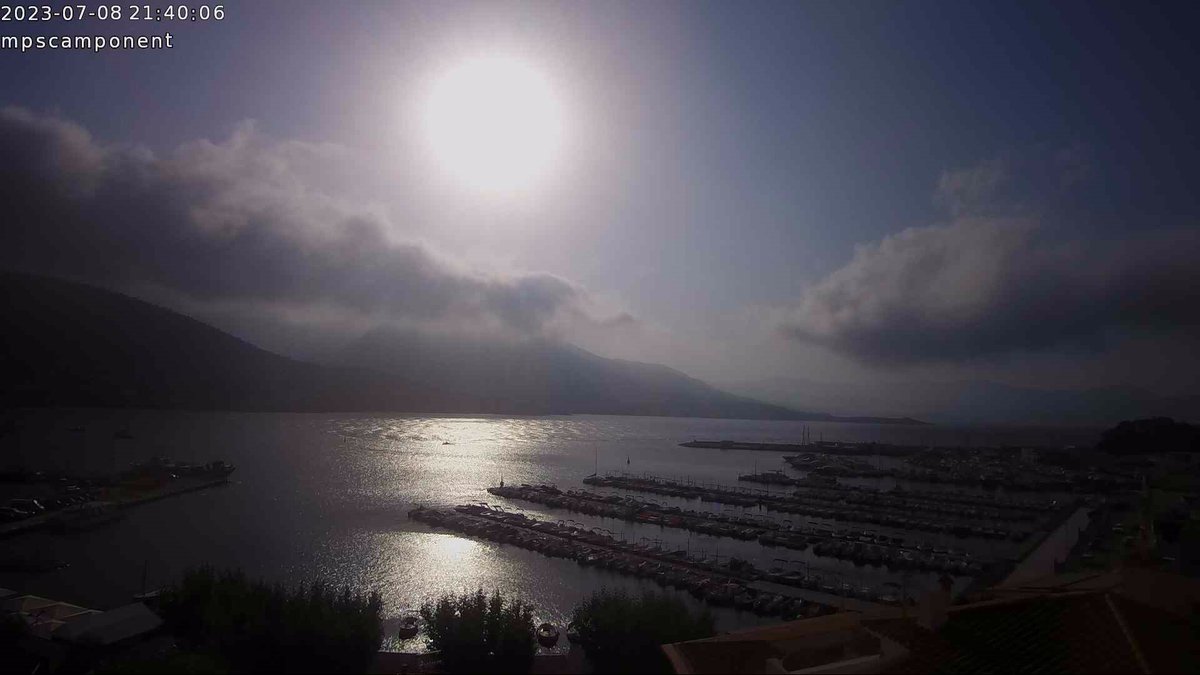 Temperatura:25.8 Sensació Tèrmica:26.9 Vent:15.3km/h Direcció del vent:NE Ratxa Max/Hora:30.6 Escala Beaufort:2 bft Pressió:1014.2 Pluja Hora:0.0mm Acumulació 24/h:0.0 Humitat:84  #meteocat #arameteo #324eltemps #elportdelaselva