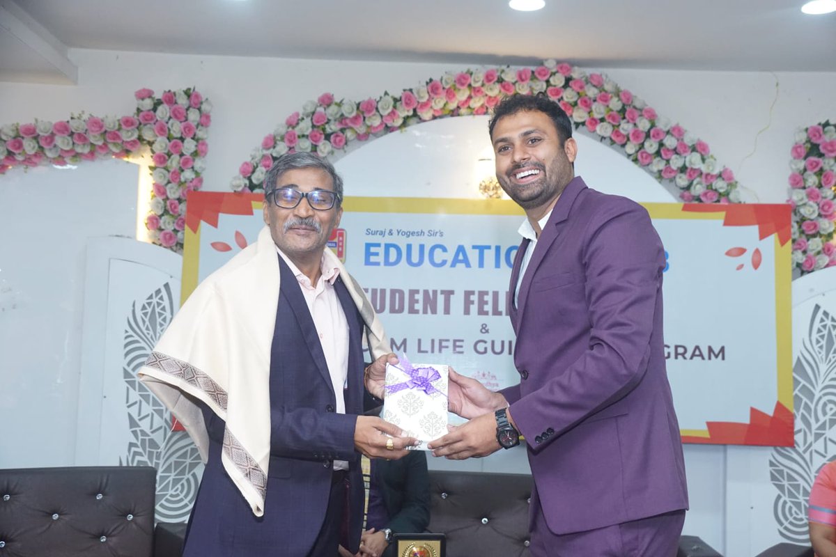 pskadu's tweet photo. Invited as a chief guest for "STUDENTS FELICITATION &amp; CARRIER cum LIFE GUIDANCE PROGRAM" Organised by 'EDUCATION HUB INSTITUTE NAGPUR' On 16th July 2023 at Education HUB Institute, Kamptee Road, Nagpur. 
I was happy to meet young minds from rural areas and interact with students. https://t.co/4sFuq6Tbhn