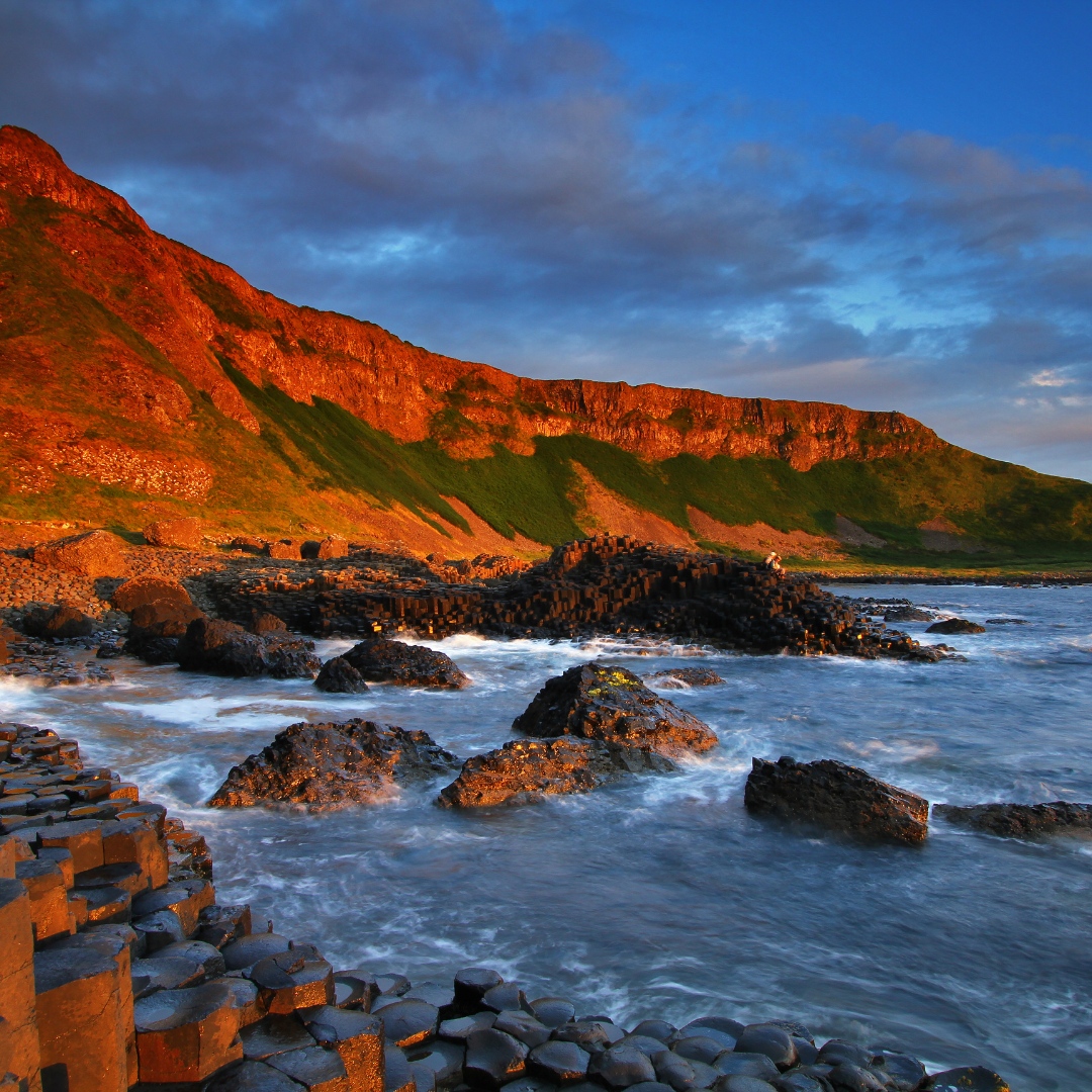 WildRoverTours's tweet photo. Red sunset on the edge of Northern Ireland ❤️

📍The Giant's Causeway 

Courtesy of Miniteq 

#thegiantscauseway #ireland #northernireland #wildroverdaytours https://t.co/Alg465QkUD
