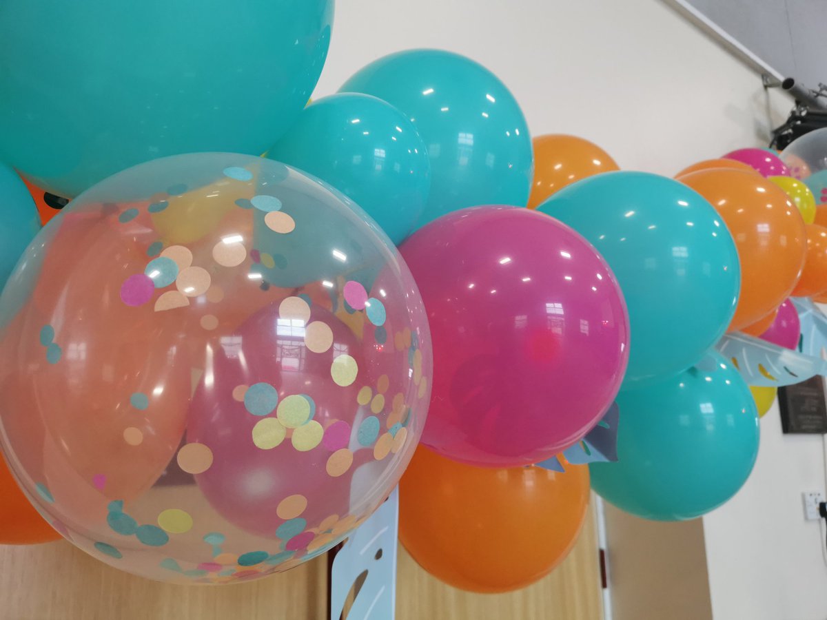 BirchgrovePrm's tweet photo. Ready and waiting for our Year 6 pupils to arrive! Huge thank you to all the parents for setting up the decorations and entertainment and to #heathwoodcarpets for the walkway for our Birchgrove Stars. #birch22Y6 https://t.co/hBAW9qik2Y