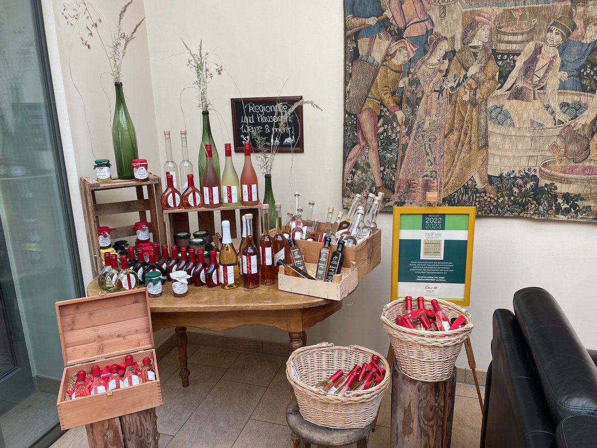 Hotel &amp; Weinhaus Anker, seit über 150 Jahren in Familienbesitz

Die Geschichte der Familie Deppisch und ihrem "Goldenen Dreigestirn" startete 1872. Hier erwarb Josef Deppisch die Gaststätte mit dem Recht, Wein auszuschenken, Fremdenzimmer zu führen und

icjambassador.com/?p=22360