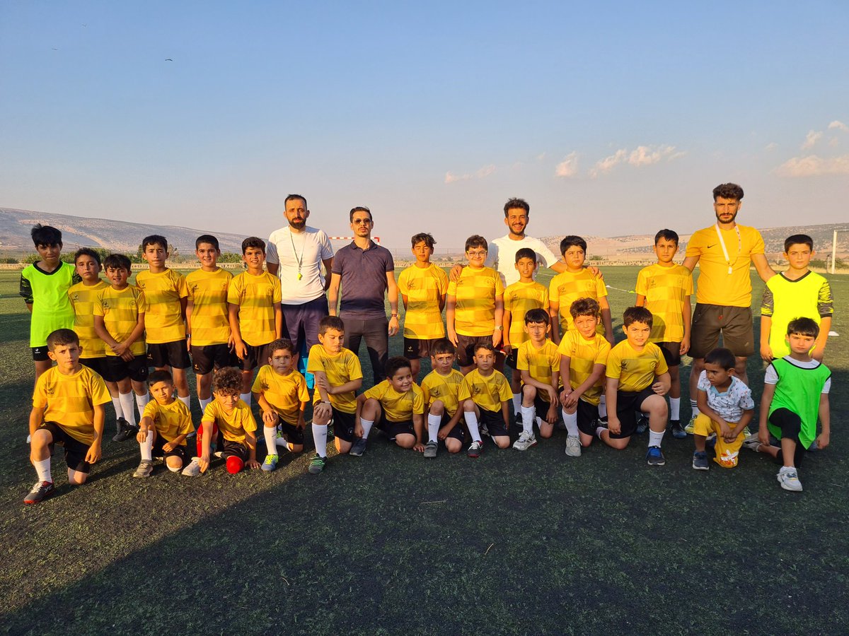 Bünyemizde antrenmanlarını sürdüren Yavuzeli Futbol Akademisinden 3 sporcumuz Gaziantep Fk altyapısına seçildi.
Sporcularımızın yolları açık olsun inşallah. <a href="/OA_BAK/">Dr. Osman Aşkın Bak</a> <a href="/kemalcebervali/">Kemal Çeber</a> <a href="/hasanrasit/">Hasan Raşit TAŞKIN</a> <a href="/Yavuzeli_Kaym/">T.C. YAVUZELİ KAYMAKAMLIĞI</a> <a href="/muhittinozby/">Muhittin Özbay</a> <a href="/GSB_Gaziantep/">Gaziantep Gençlik ve Spor İl Müdürlüğü</a> <a href="/SakarogluKemal/">Mustafa Kemal SAKAROĞLU</a> <a href="/ismailncel5/">İSMAİL ÖNCEL</a>