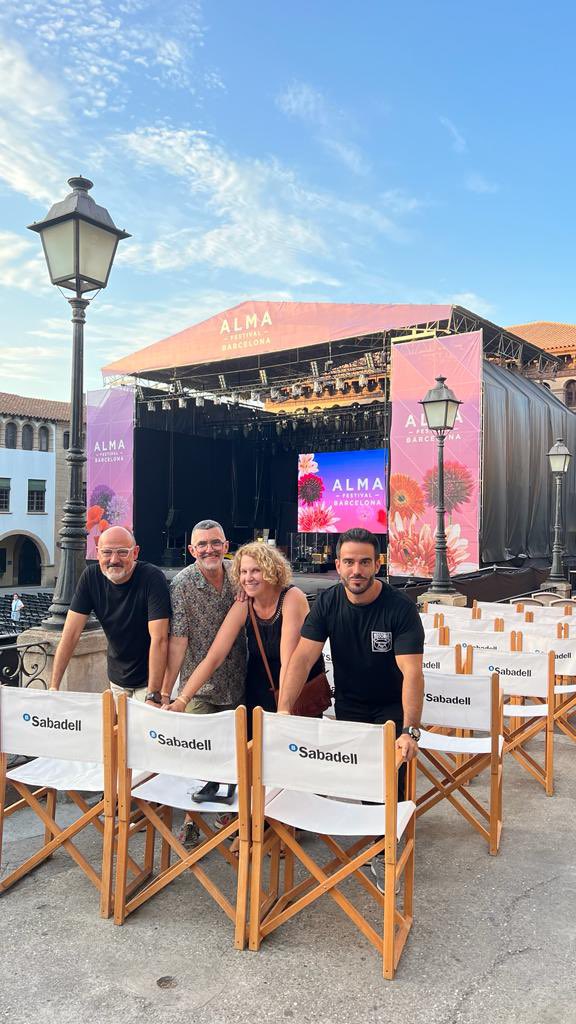 Amistat, gràcies <a href="/sofiamayoral/">Sofía Mayoral</a> <a href="/ClipsterBCN/">Clipster®</a> <a href="/JEscobarMarin/">Jonathan Escobar [EN profile]</a> per una gran nit de riures i música al #AlmaFJP #FestivalAlma 💙 <a href="/BancoSabadell/">Banco Sabadell</a>