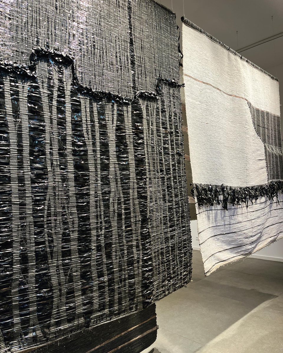 Une fondation d’art contemporain qui met en valeur les œuvres des artistes Malagasy mais aussi aux artistes émergents, la fondation H de <a href="/HassanHiridjee/">Hassanein Hiridjee</a> 

Les œuvres et les tissages hors normes de Madame Zo à travers une exposition monographique, à savourer sans modération.