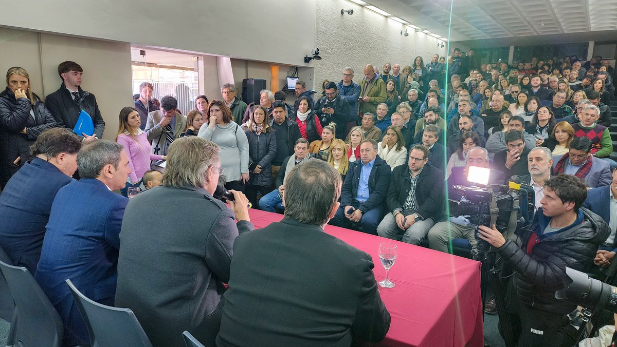 ParisiOmar's tweet photo. 🍷 Participé del lanzamiento del programa #PROVIARII. Una herramienta que lleva certidumbre y apoyo a nuestros pequeños productores vitivinícolas frente a las consecuencias del cambio climático mediante financiamiento para la optimización de procesos productivos y comerciales. https://t.co/oYjNlLCDw3