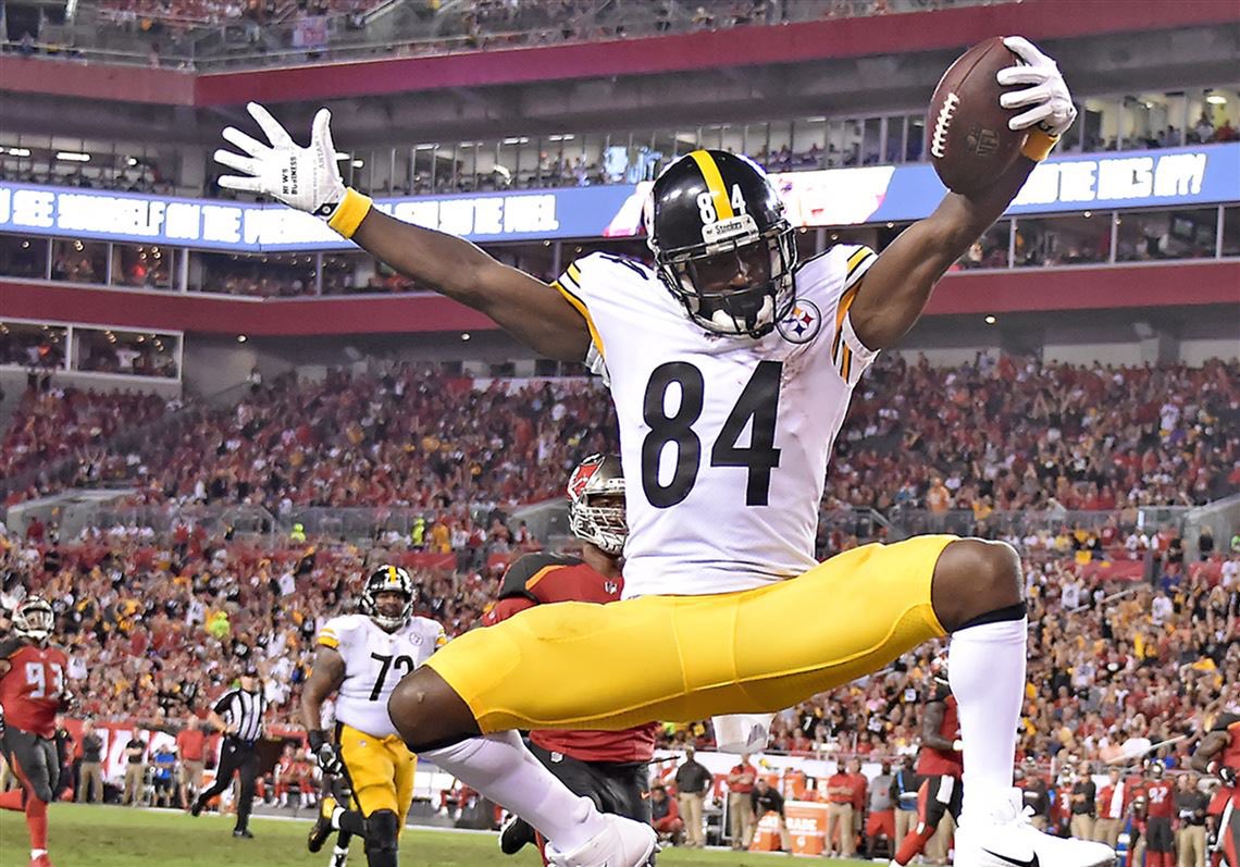 jasrifootball's tweet photo. 𝗧𝗥𝗨𝗘 𝗢𝗥 𝗙𝗔𝗟𝗦𝗘: Antonio Brown should be a 1st ballot hall of famer and recognized as a top 5 WR in NFL history.

Despite the back end of his career being bumpy, AB’s numbers speak for themselves 

1x SB Champ
4x All Pro
7x Pro Bowler
928 receptions
12,291 rec yards
83 touchdowns

Business was BOOMIN @AB84