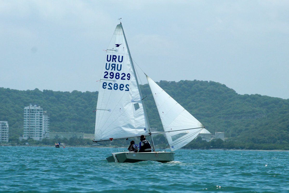 #Vela ⛵ Los uruguayos Pablo Defazio y Mariana Foglia 🔝 se quedaron con la medalla de bronce 🥉 en la clase snipe de los Juegos Suramericanos de Playa de Santa Marta, tras siete regatas disputadas.

✅ Tercera medalla para 🇺🇾 (🥇🥉🥉) y contando…