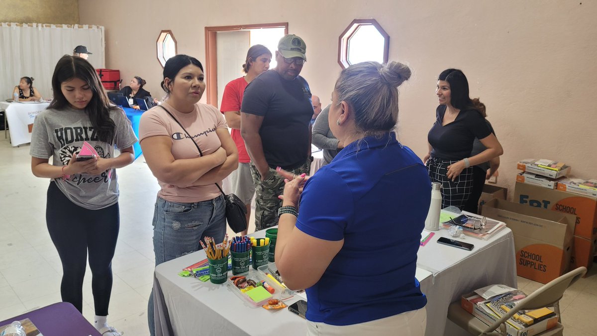 OLeza_CI's tweet photo. At the Centro Comunitario Socorro Ramirez in Sparks, today's health fair 🩺 for families of local #Migrant Education Programs was hosted by #ElPasoHealth &amp; #Region19 ESC. Vaccinations &amp; excellent health resources are available! 💉 #Education #TeamSISD 👨‍👩‍👧‍👦 https://t.co/dycE21vcT8