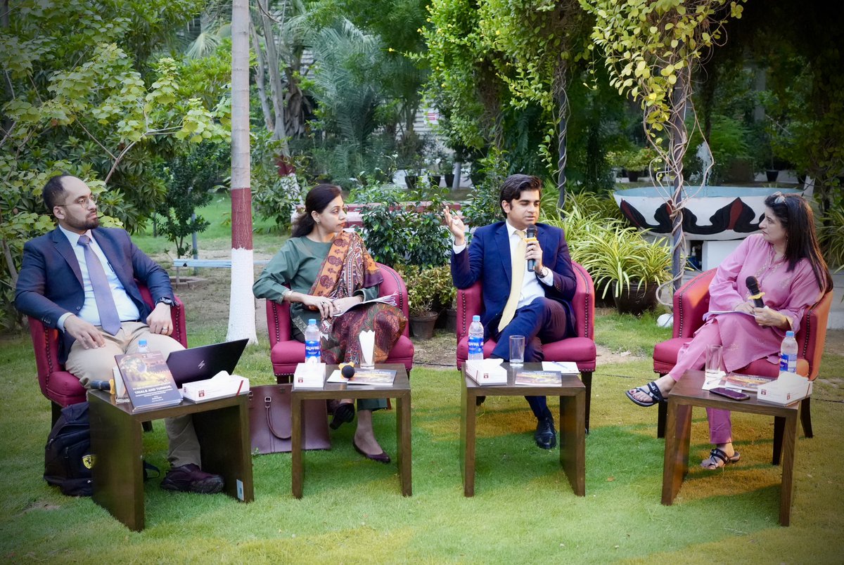 ibakhiofficial's tweet photo. This evening our School of Economics and Social Sciences launched its report on ‘The State of Pakistan’s Economy 2023-24’ authored by the faculty members of the Economics Department. 
 
Thanks to the panelists and participants for an engaging discussion. https://t.co/R06fVI0kDS