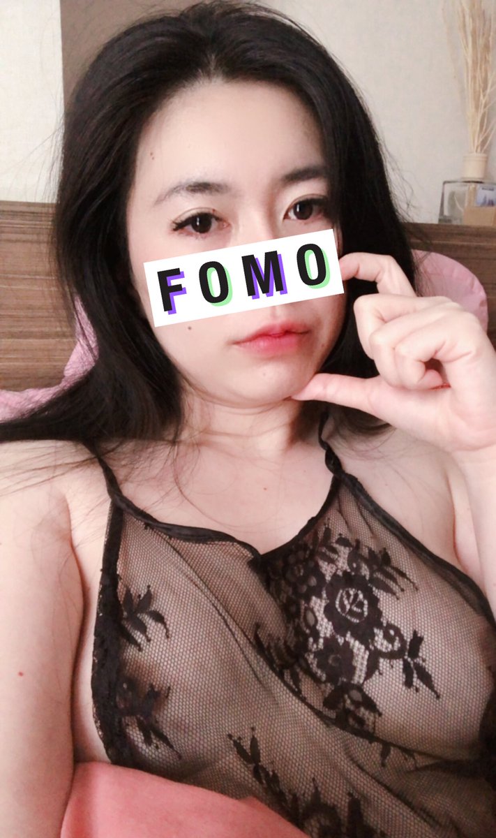 t_a_hot's tweet photo. Mặc thế này cho dễ ngủ thôi 🤭 https://t.co/WhNHlawrKW