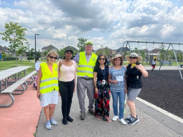 #PLASP #EarlyON was so happy to be joined by @peopleagainstlittering (P.A.L.) to clean-up litter around our Pte. Buckam Singh location. Let's preserve nature and keep our shared spaces litter free! 💚 #childcare #nature #environment #litterfree #habitat