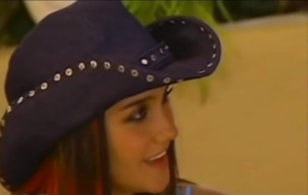 pardoraybr's tweet photo. - não é sério mesmo vocês duas querem apostar ?*olho pra elas*
@Josylujanmexico
@LupiFernnandez
#Rebelde005 https://t.co/93jpcBbTQb