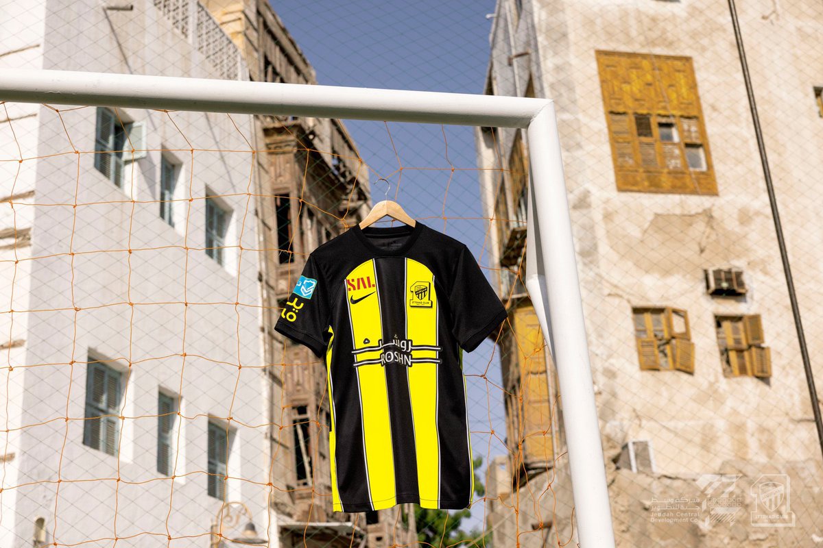 🚨🚨

بمناسبة تدشين طقم نادي #الاتحاد الجديد سحب على 2 تيشيرت العميد الجديد 😍 

الشروط :

- متابعة الحساب 
- رتويت للتغريدة 

السحب من الرتويت بعد 48 ساعة موثق بالفيديو 👌

بالتوفيق للجميع 💛👋🏻