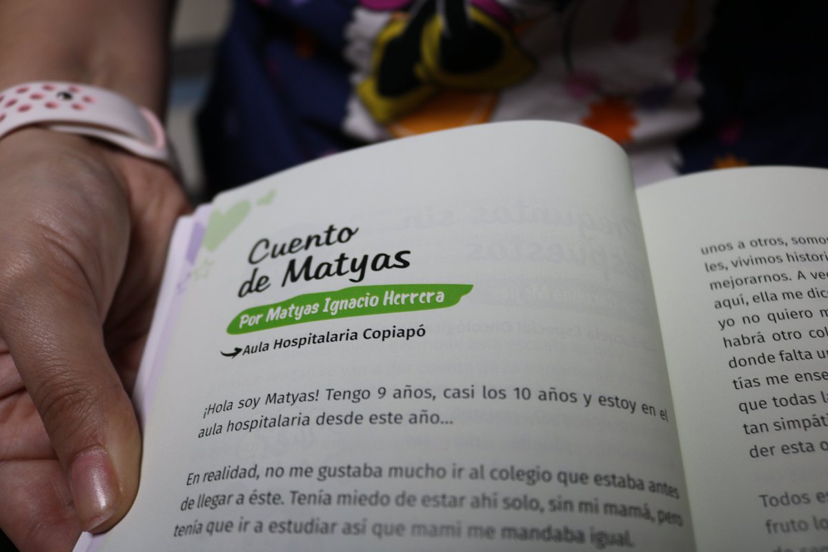 hospitalcopiapo's tweet photo. Estamos muy contentos por nuestra Escuelita Hospitalaria y especialmente por 3  pacientes que fueron sus alumnos y que participaron del concurso literario "Una Vida un Universo" y fueron seleccionados para la publicación del libro publicado por Aulas Hospitalarias San Sebastián. https://t.co/q63a7i8YcU