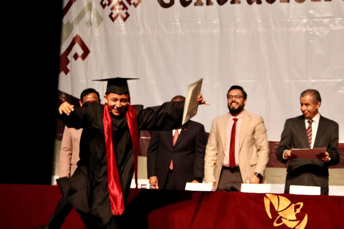 CECyTEHidalgo's tweet photo. ¡Felicidades a la generación 2023 por su graduación! Este es un logro increíble y estamos seguro de que tienen un futuro brillante por delante. Han demostrado dedicación, esfuerzo, perseverancia y ahora están listos para enfrentar nuevos desafíos. 
@cecyte_del https://t.co/A3bBNoj7XQ