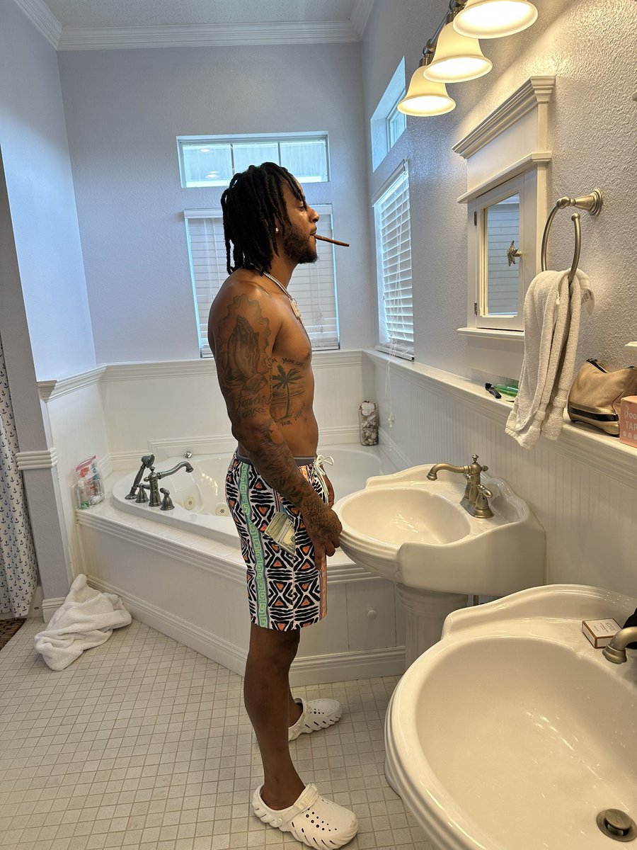 Vertrainnn_'s tweet image. Nigga it’s too much shi going on, if it’s $2 nigga, pay me my money‼️💰 #MyBday #OGStatus #Big25 🎈