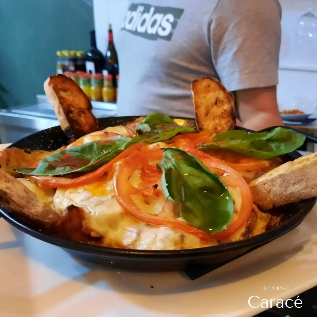 Sartén de chorizo o de pollo.. ¿cuál es tu preferida? 
Abrimos a las 8 pm
Estamos en la calle Rubio inOrs 268 de <a href="/cornella20/">cornella2.0</a> 
¡Llámanos para hacer tu reserva
☎️ 93 140 57 89
📱 673 99 98 02
#sartendechorizo
#delivery #takeaway #restaurantecarace #carace #chivitolovers  #cornella