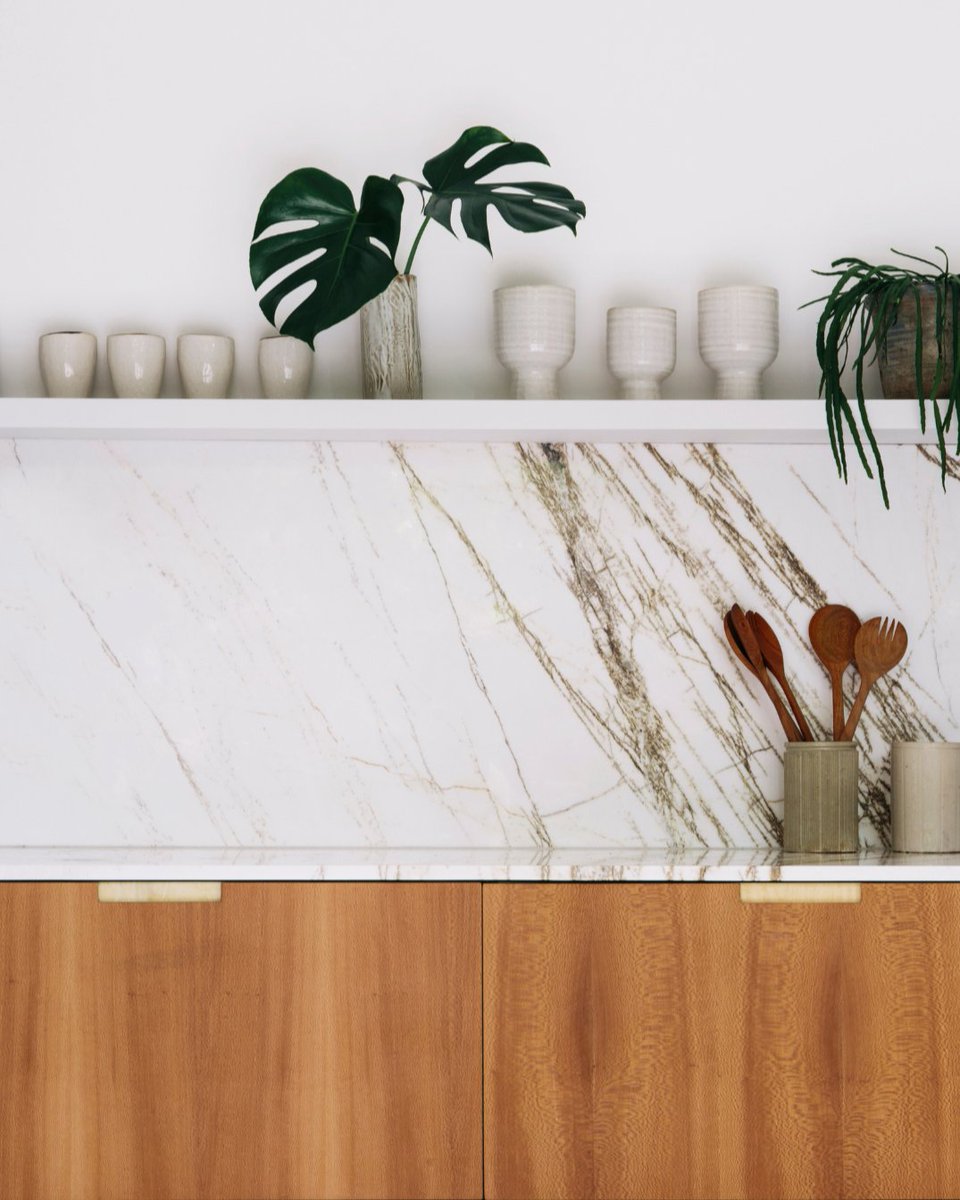custom_fronts's tweet photo. The allure of London Plane Veneer plywood doors with handcrafted oblong handles. Experience the elegance and sophistication it brings to any space, capturing the essence of nature's beauty. Discover the artistry of our nature-inspired designs. #LondonPlaneVeneer #Natur https://t.co/WTVjPHtth1