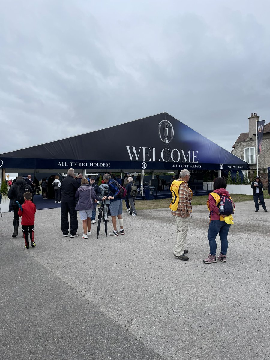 Robocall73's tweet photo. Interesting practice day at #Hoylake for the #151stOpen #TheOpenChampionship with my good friend @Gracey1970 canโt wait to come back up on Sunday โณ๏ธ๐ https://t.co/1Ou6wF6pRv