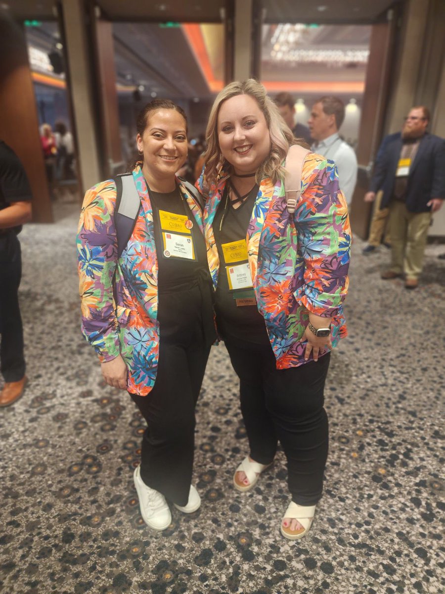 Another twin sighting! 👯‍♀️ Shout out to Brittney from <a href="/GEARUP_SMCISD/">GEAR UP_ SMCISD</a> #GEARUPWorks #GUCon <a href="/edpartnerships/">NCCEP</a>