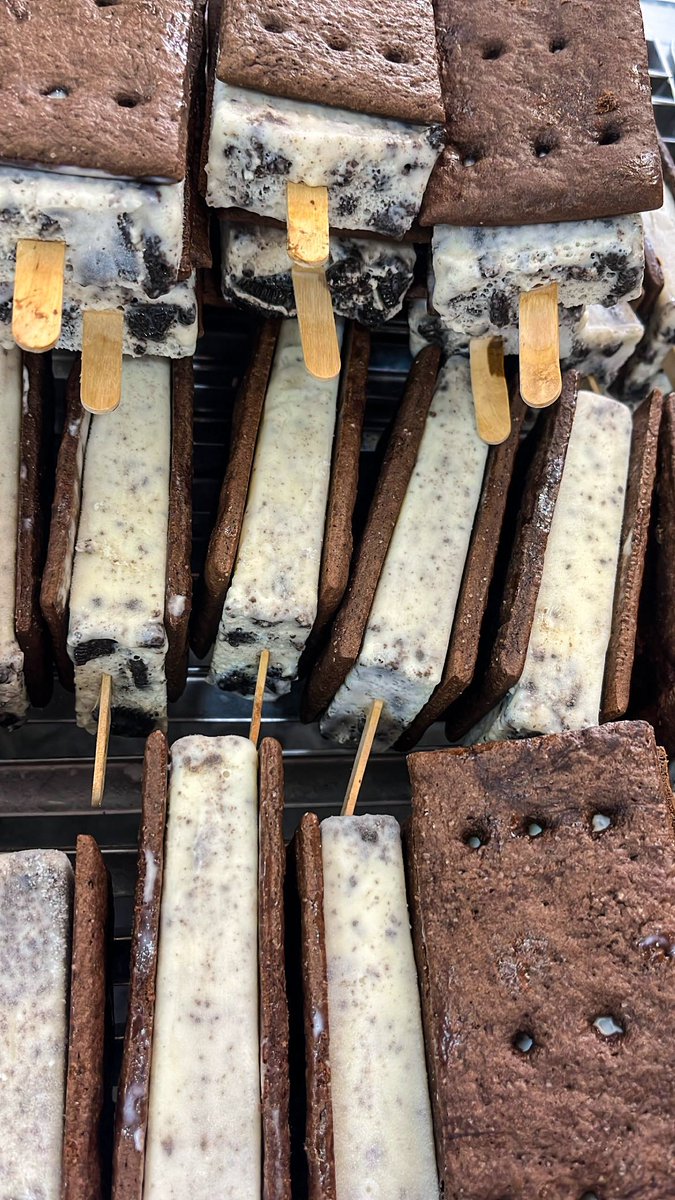 Yo se que la reventaron mucho este trimestre entonces por eso les traigo un SORTEO de un sanguchito de helado a los estudiantes de la USB ❄️🙈 solo tienes que darle RT a este tweet,  el ganador será elegido al azar y será escogido mañana en la noche para retirar el jueves 🍦💫