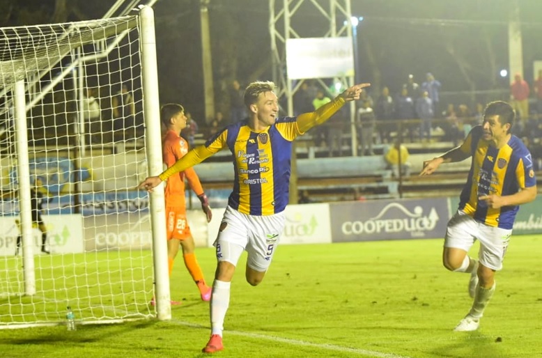🇺🇦 Paul Charpentier #9 vs Guaireña, Fecha 2, Clausura 2023    
📊Acciones/Con Éxito > 25/10 (40%) 
🛫Duelos Aéreos/Ganados > 4/3 (75%)
⚔️Duelos/Ganados > 14/6 (43%)
🎯Pases/Precisos > 5/3 (60%)  
🥅Tiros/A La Portería > 2/1 (50%)
⏱️ Minutos Jugados > 52
#Luqueño @9charpentier