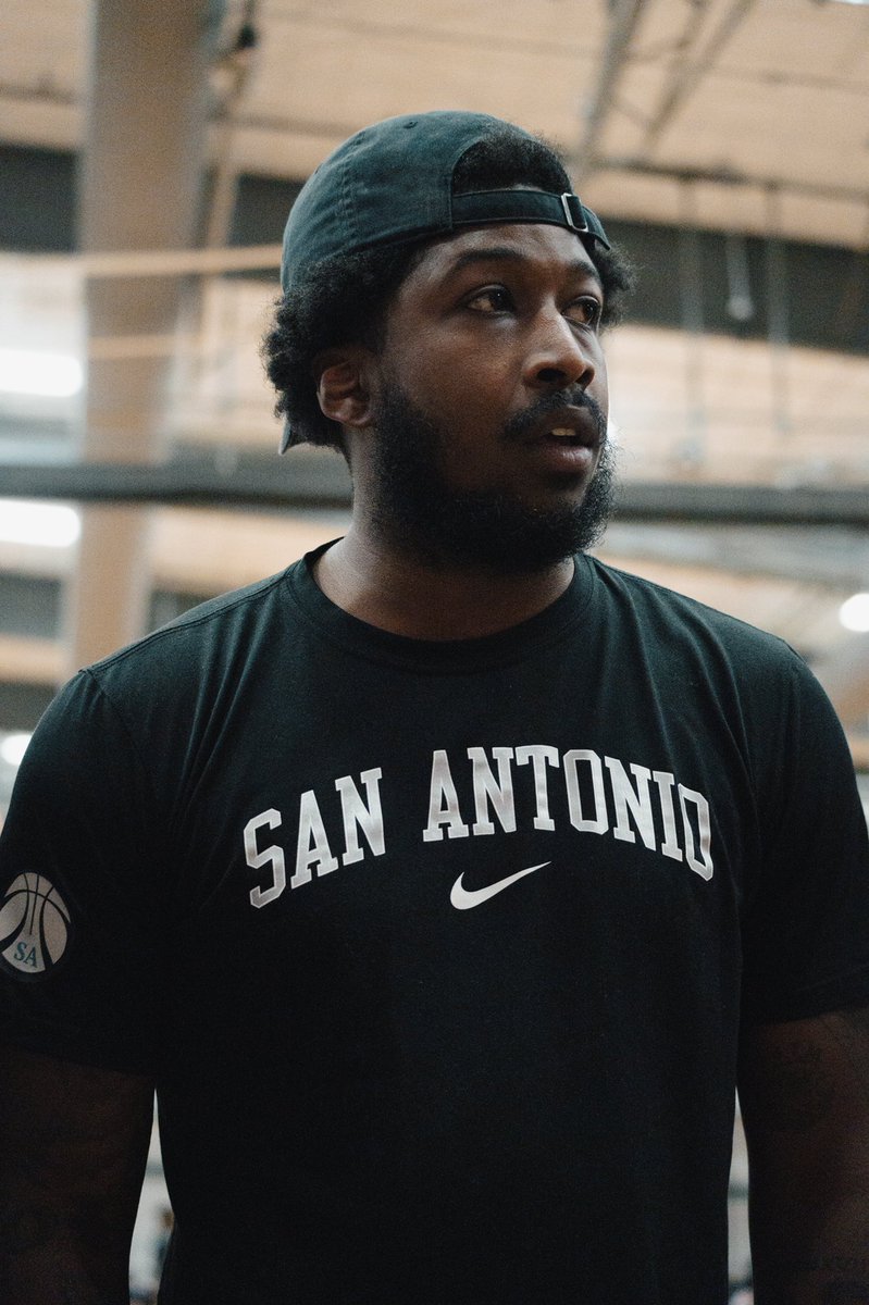 EliteArnold's tweet photo. We are proud of our National @EliteArnold coach @KingDos_2. He continues to challenge our student athletes to be better on and off the floor!
@PrepHoops
@PHCircuit 
@PrepHoopsTX 
@TexasHoopsGASO 
@GASOMass 
@GASOBlue 
@TheCircuit 
@CoachJArn0ld https://t.co/n0whWEeGLK