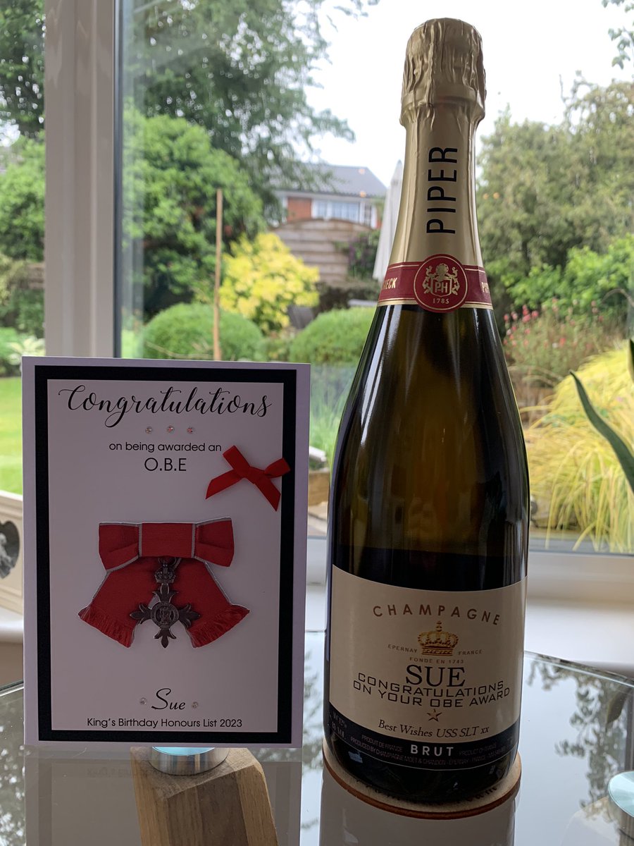 slgriff27's tweet photo. What a fabulous personalised card and gift from my team to celebrate my OBE. I really couldn’t ask for better colleagues.
@Stenton1867 @gillianjonesx
#BestTeam
#DWPDigital https://t.co/dg6s7KVwRn