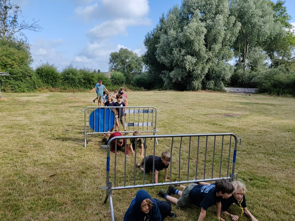 SH_Welpen's tweet photo. Dag 2: We hebben verschillende opdrachten en spelletjes gespeeld om onze beste cowboy skills boven te halen. 🤠🫡 https://t.co/dBNG1yWTrg
