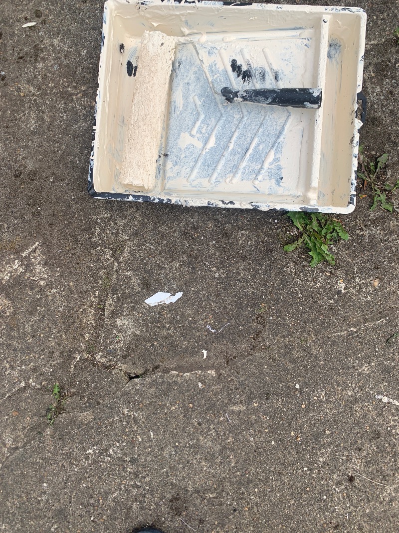 FreegleCroydon's tweet photo. OFFER: Paint tray &amp; roller (Norbury CR7) https://t.co/pYwULyMW8l https://t.co/fztYVdrvcR