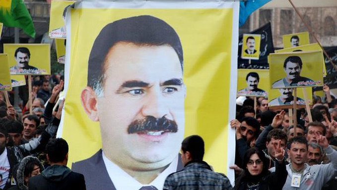 Rojava1Rojava's tweet photo. Halklar Önderi Abdullah Öcalan:   
  
"Rojava Ortadoğu'nun geleceğidir. Orada Süryaniler, Araplar, Kürtler, Türkmenler herkes kardeş gibi yaşıyor yaşayacaktır. Ortadoğu için büyük bir örnektir. Bu devrim, tüm Ortadoğu halkları için bir zaferdir...” 
 
#Status4NorthAndEastSyria https://t.co/k6FxxOE4X8