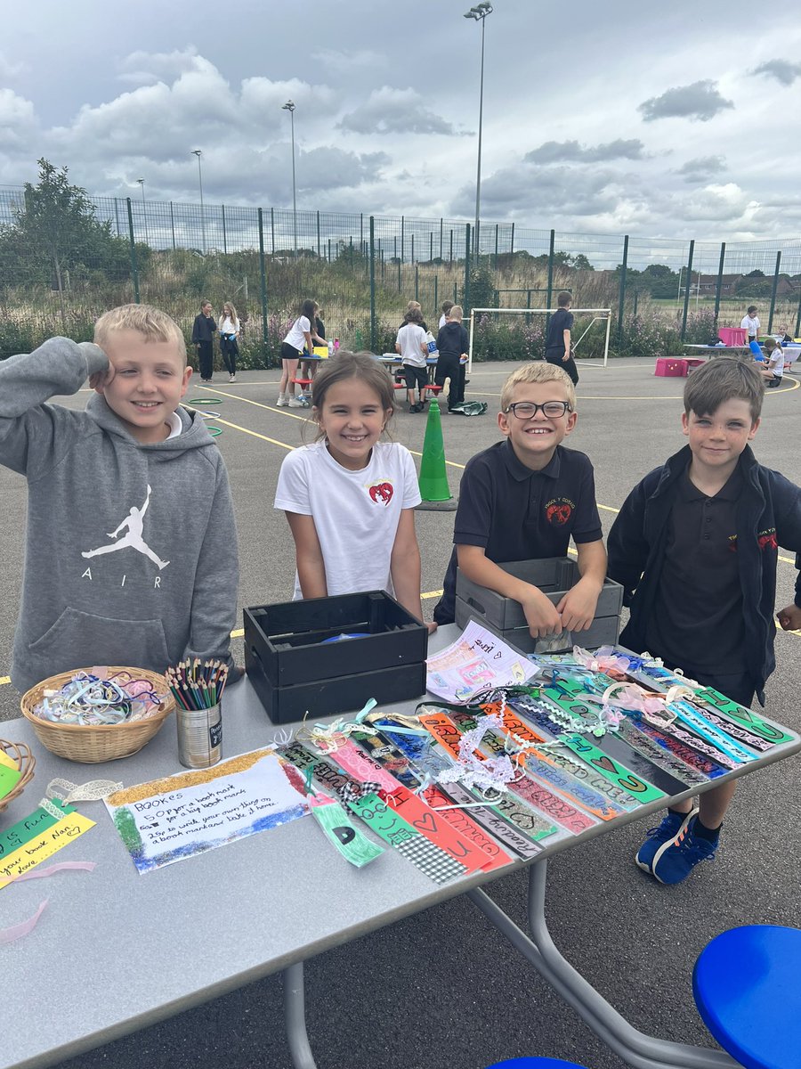 ysgolyddraig's tweet photo. #YYDTaf What a fabulous enterprise fayre! Congratulations to all, you should be so proud of how hard you worked and all the money you raised for charity. #YYDenjoy #YYDachieve https://t.co/hWCoAyHVqC